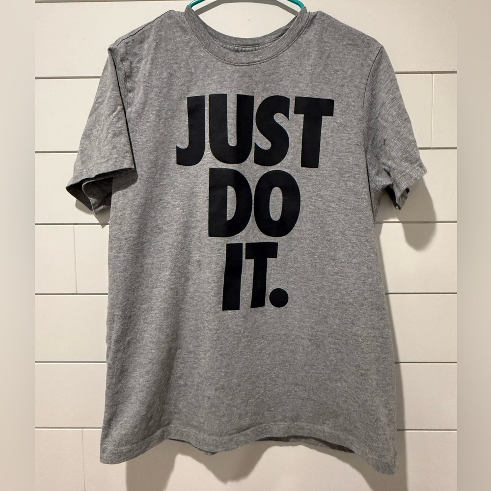 Nike Gray Black Short Sleeve Tee